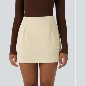 HALARA Cream Mini Skirt